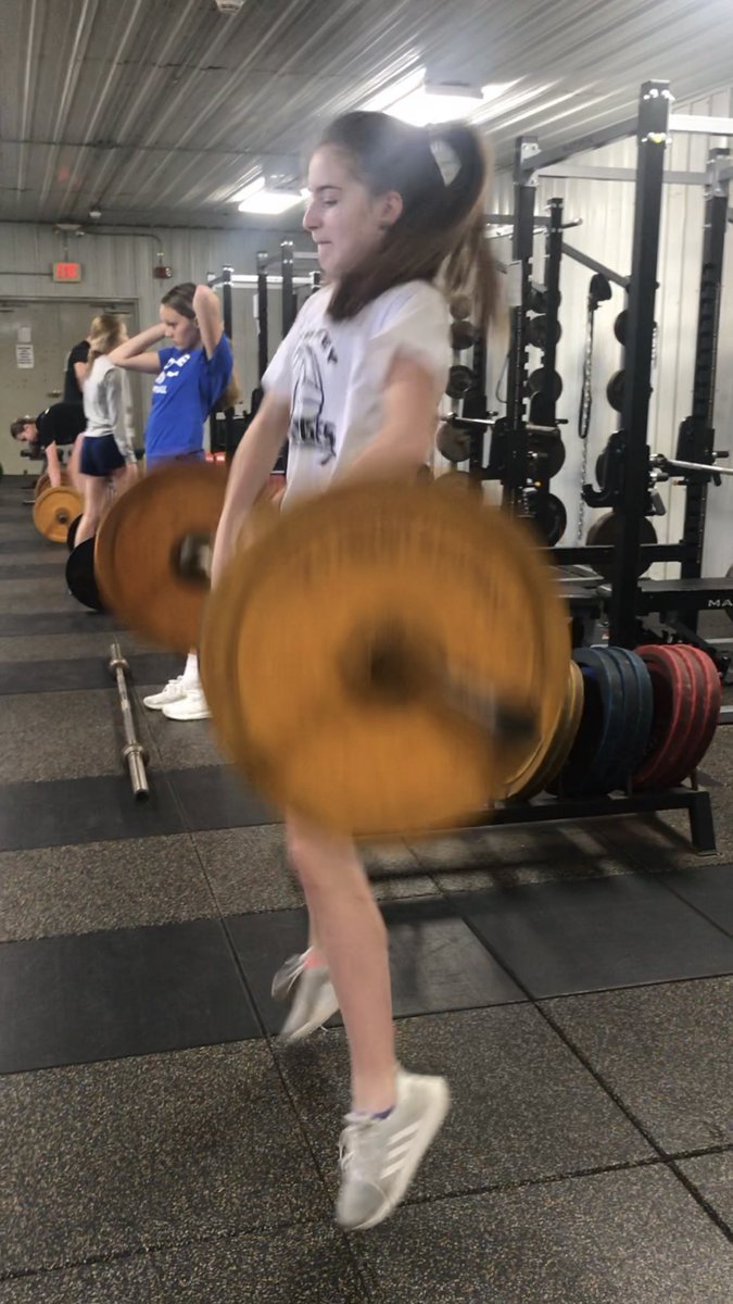 klyntweber's tweet photo. JH girls coming along hang cleaning...Triple extension = run / sprint / jump! #strengthandconditioning #smartraining #hangclean https://t.co/iMA9QVTRQl