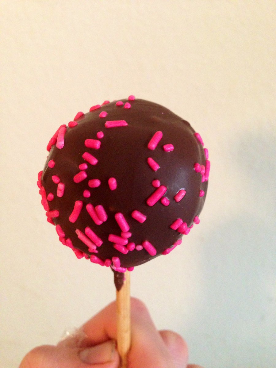 BenRatesBeans's tweet image. 0/10. Despite what you might expect, there were no beans inside. The cake lied.