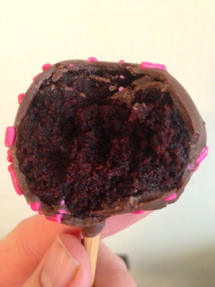 BenRatesBeans's tweet image. 0/10. Despite what you might expect, there were no beans inside. The cake lied.