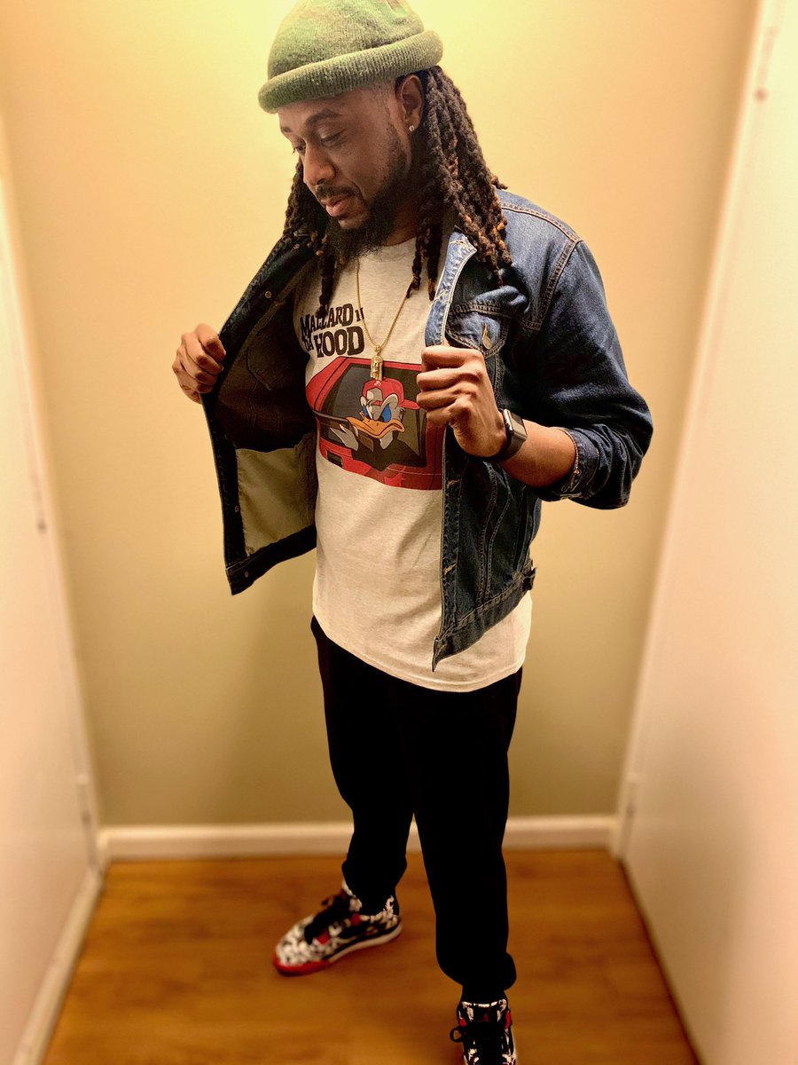 DpresThestylist's tweet photo. *SERVICES*
•Consultations 
•Special Events
•Occasions
•Photo Shoots
•Personal Shopping
•Wardrobe Overhauling

Sometimes you gotta dress down and hype yourself up! #seattlestylist #mallardmenace #guess #levi #jordan4 #beaniebandit  #mensfashion #streetwear #jeanjacketjunkie https://t.co/FmuD9werXc