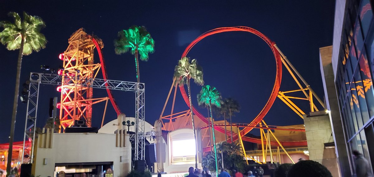 turfmonkeyboy's tweet photo. #Turfparty thanks @sean_shoffit @JohnDeere for the invite. Sometimes i am overwhelmed by how great this industry really is. Tonight is definitely one of those evenings. Great party great fun. #GIS2020 https://t.co/ZxU4FUziKV
