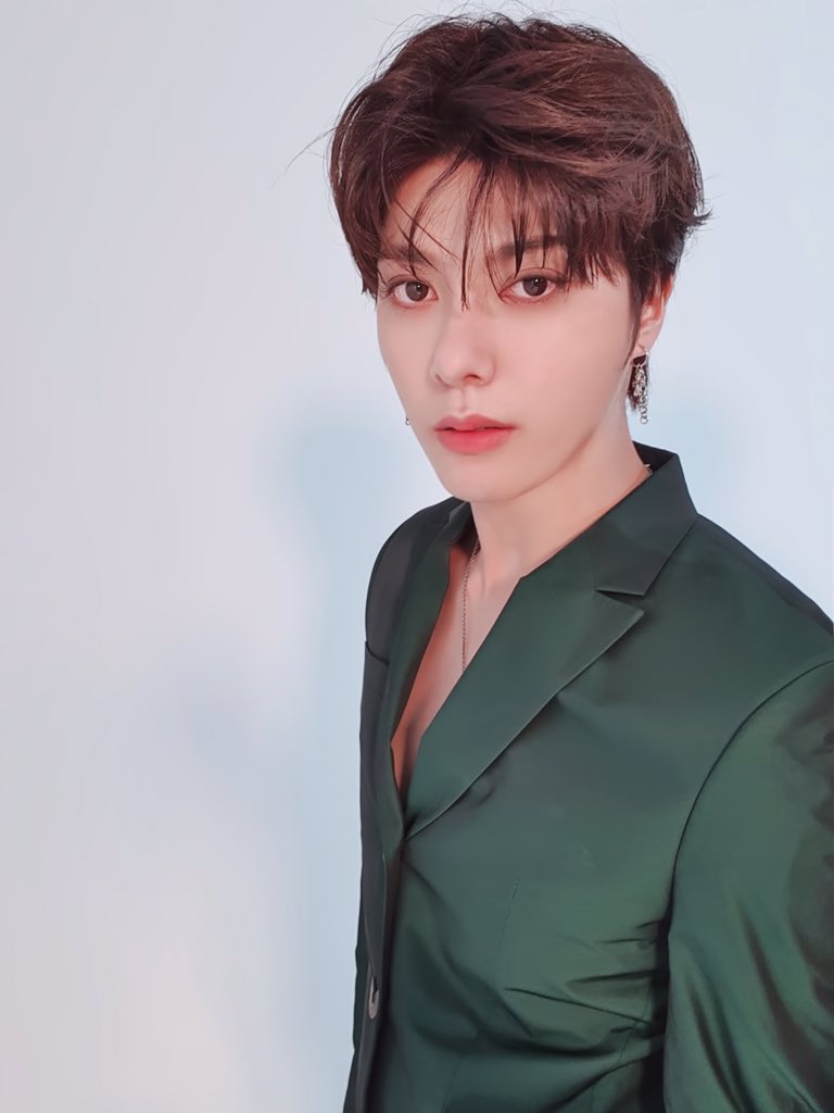 jflo_newkidd's tweet photo. [뉴키드 #지한솔] 뉴키드 BNT화보 그린슈트❣️

#Newkidd #뉴키드 #Jihansol #BNT https://t.co/ddGY723tQZ