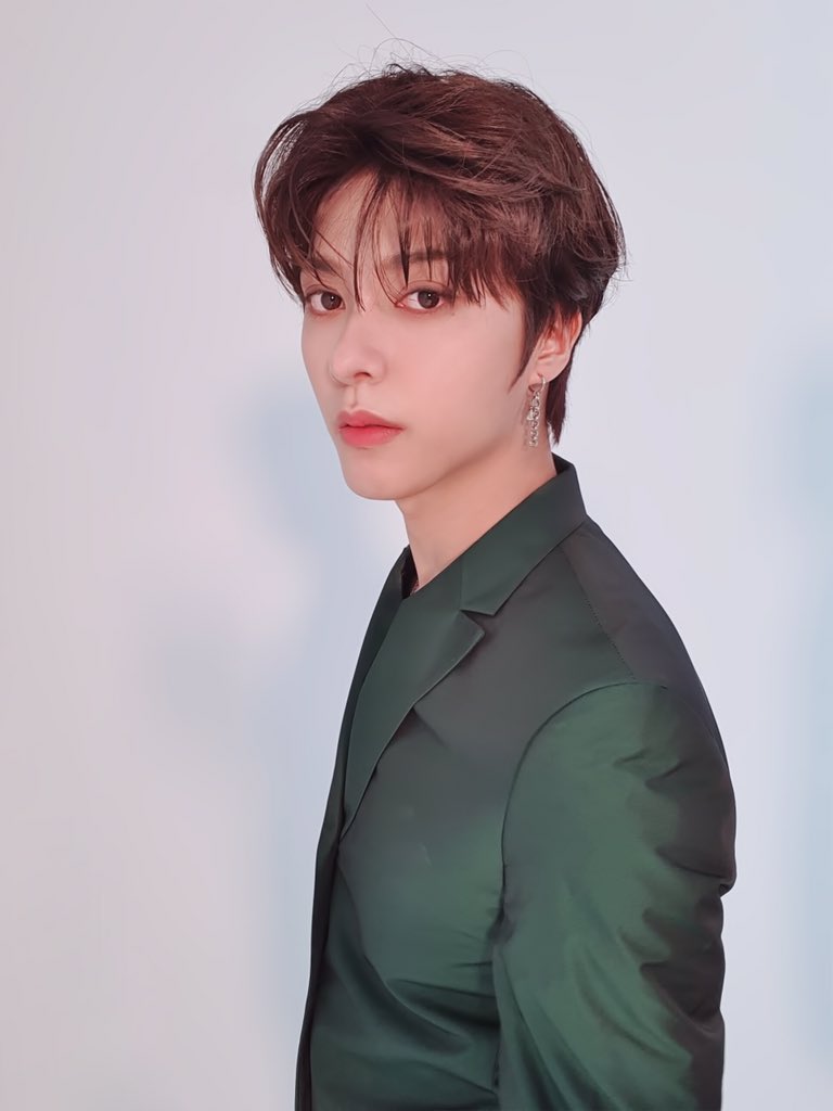 jflo_newkidd's tweet photo. [뉴키드 #지한솔] 뉴키드 BNT화보 그린슈트❣️

#Newkidd #뉴키드 #Jihansol #BNT https://t.co/ddGY723tQZ