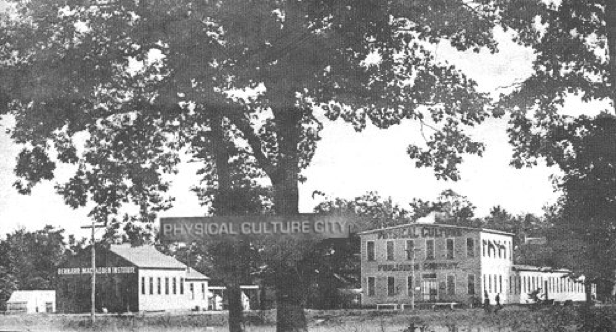 So whose bodies made them outcasts in early 20th c?! The peeps Bernarr MacFadden assembled, who just wanted to exercise, eat healthy food, and hang out in natureHis Physical Culture City in Spotswood, NJ had neighbors angry abt women in "unrestrictive dress" + w loose morals/5