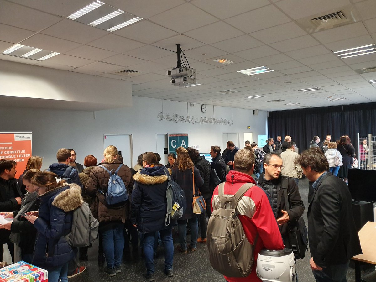 RozennDagorn's tweet photo. Conference IA, robotique, data...et autres sujets abordés lors du temps fort math&amp;num de l'@AcCreteil #maths2020 https://t.co/UzM86kumRl