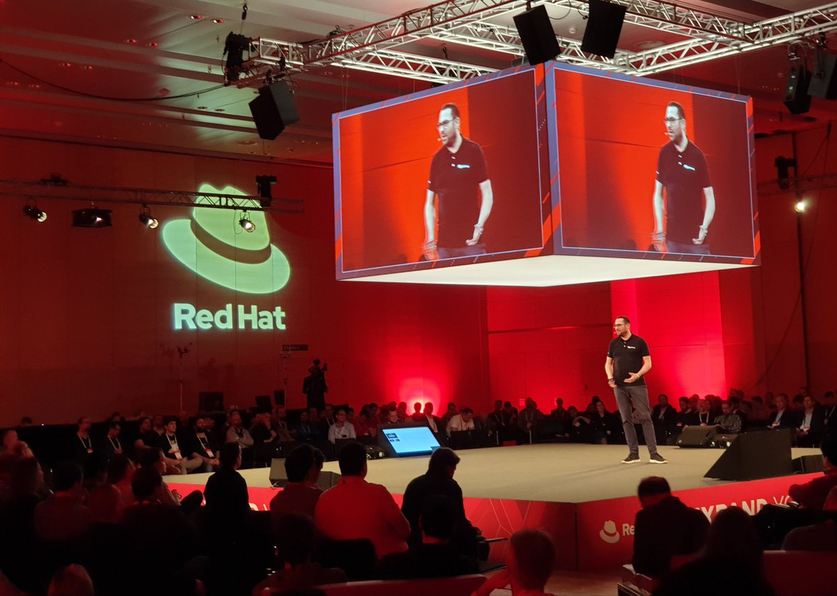 mspeth82's tweet image. .@horst_thieme on stage at #RedHatForumVienna - looking forward to hearing exciting talks about #openshift4 @RedHatDACH @appuio