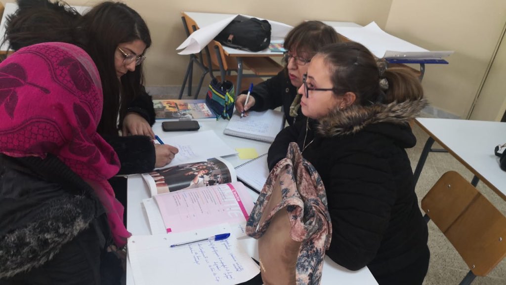 CRDP_Liban's tweet photo. #PITB #Dar_Baalbeck
"Bonne préparation, classe réussie" : formation des enseignantes du cycle 2 sur l'importance de la préparation et ses composantes voire l'élaboration de différentes préparations de leçons.
#Education #CRDPliban https://t.co/O0sRdjdZLR