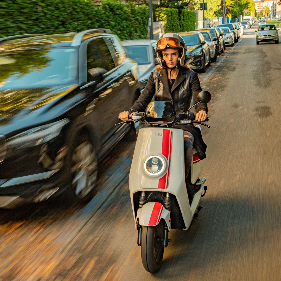 Todo lo que necesitas para tu día a día. Házte con una NGT, pásate a la movilidad limpia y silenciosa.

📸ginevradellago 
#unlockyourcity #aniuwayforward #aniustory #niumobility #niucrew #niupower #love #electric #scooterlife #movilidadelectrica #zbe #soctoerelectrico