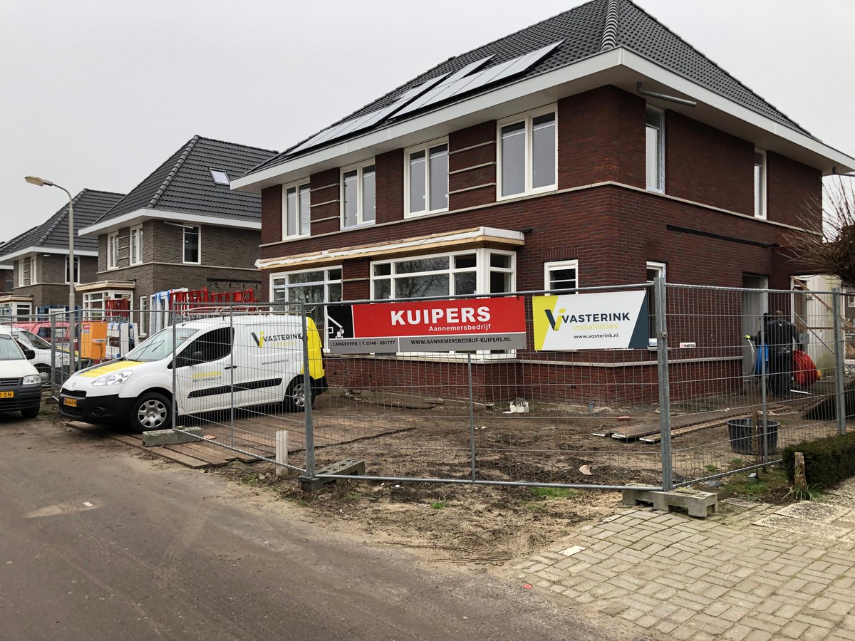 VasterinkBV's tweet photo. Momenteel zijn we bezig met de ruwbouw van 16 woningen in Losser! 😃 #gewoonmetaandacht https://t.co/IaCbtg6q8j