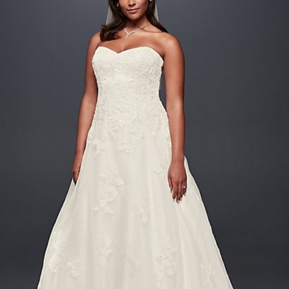 JackieDanger's tweet photo. So good I had to share! Check out all the items I'm loving on @Poshmarkapp #poshmark #fashion #style #shopmycloset #davidsbridal #wildfox #underarmour: https://t.co/eUyxXbYs6o https://t.co/xM8MBS0HfF