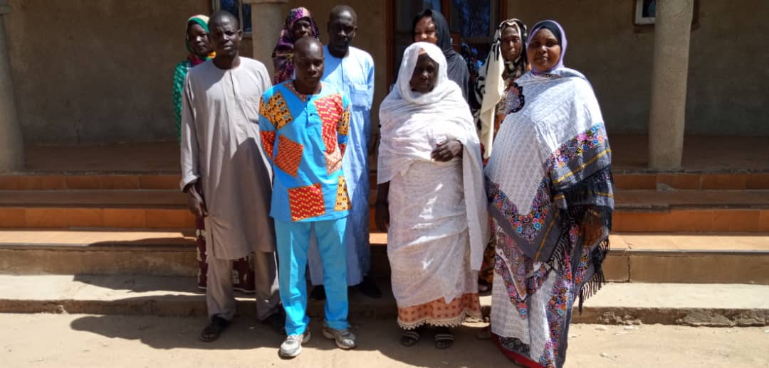 kalkabamalboum's tweet photo. La Presidente de la CAMWA en compagnie de sa maman , ses tantes ,ses cousins etc..a Kawadji https://t.co/4l6dIykSOy