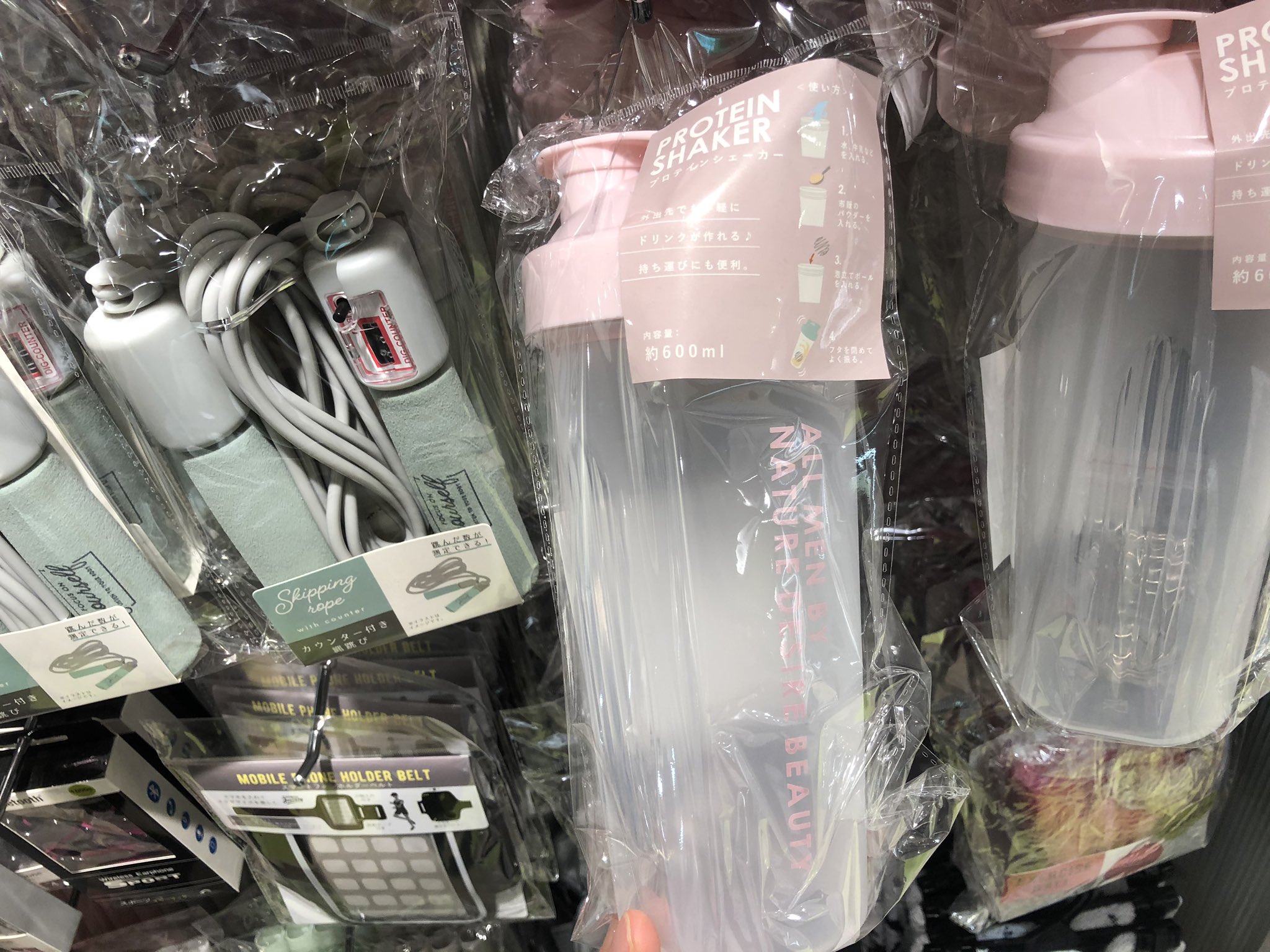 じゅり 炒飯栄養士 チャーハン本夏頃発売予定 على تويتر 筋トレ女子のみなさまに朗報 3コインズで可愛いプロテインシェーカーが売っている しかも中にはダマ防止のためのステンレスボールも入ってるし この淡いピンク色のシェーカーでしかも300円っていう破格 じゅり 炒飯栄養士 チャーハン本夏頃発売予定 على تويتر 筋トレ女子のみなさまに朗報 3コインズで可愛いプロテインシェーカーが売っている しかも中にはダマ防止のためのステンレスボールも入ってるし この淡いピンク色のシェーカーでしかも300円っていう破格