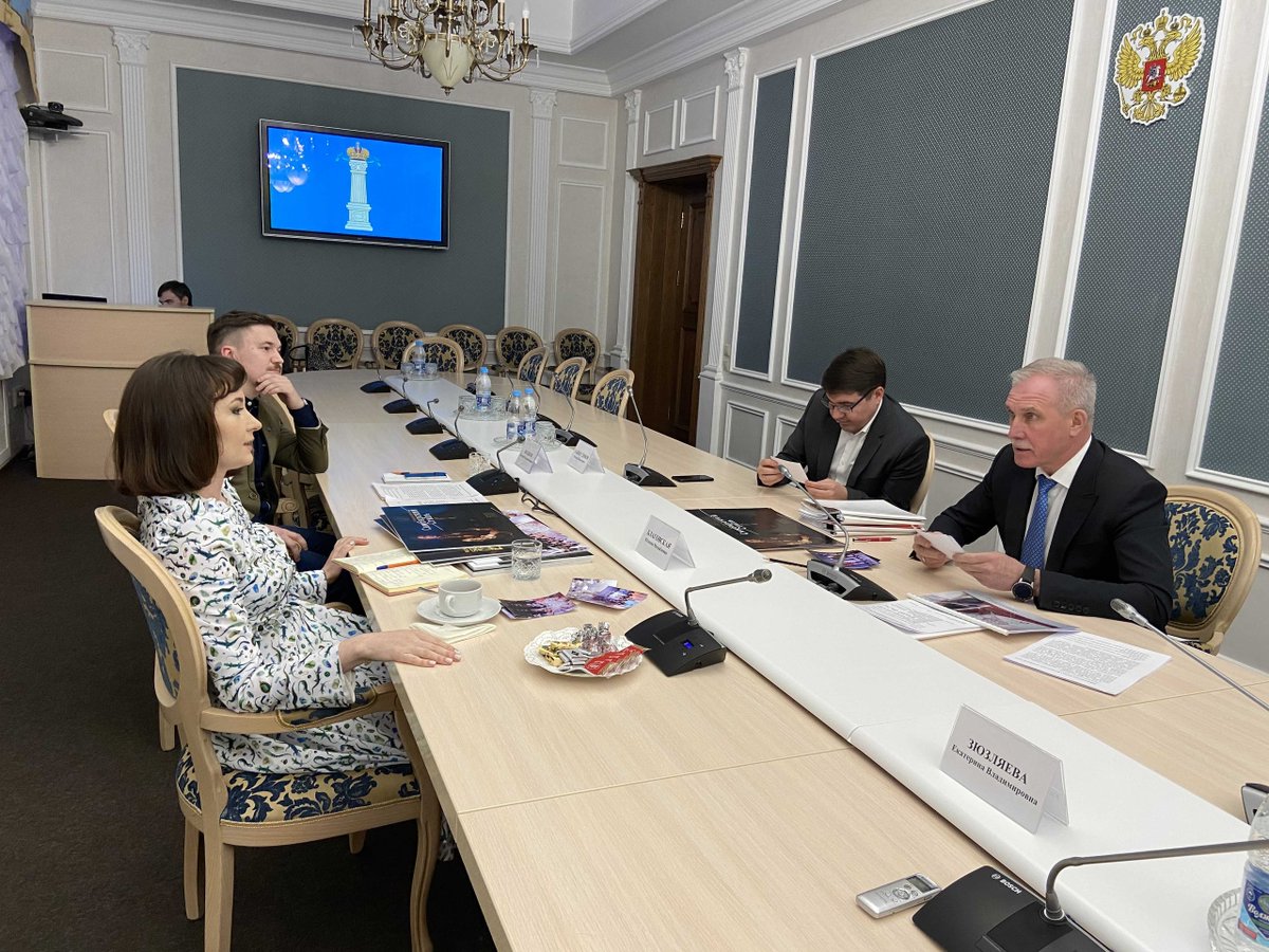 С главой региона <a href="/morozov_si/">Сергей Морозов</a> обсудили проведение VIII Фестиваля моды и стиля «Симбирский стиль». Автор проекта – дизайнер Юлиана Благовская представила концепцию фестиваля этого года. <a href="/Culture_73/">Ульяновск — культурная столица</a>  традиционно принимает участие в организации мероприятия.