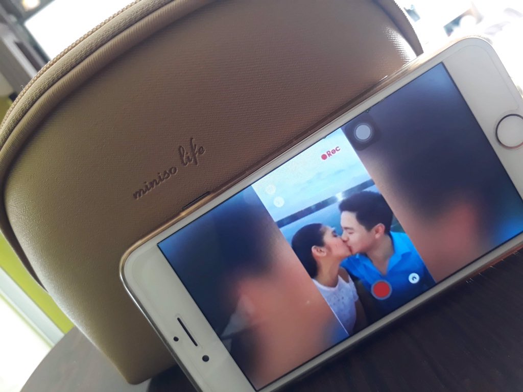 wardflower88's tweet photo. Bastat di sila kinakasal sa iba ipagdadasal ko parin na sila hanggang dulo. As a fan never kung binash si Alden and Maine. Miss ko aldub kaya replay muna. #aldubparin https://t.co/XzuxwMgBwA