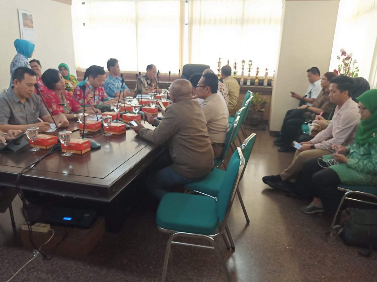 bbpi_smg's tweet photo. 29/1/2020, KaSubBag. Umum &amp; Humas @bbpi_smg menghadiri Rapat persiapan Kunjungan Menteri MKP ke Jepara &amp; Pati. Rapat di Gedung Gebenuran Jawa Tengah yg di pimpin oleh Setda Provinsi Jateng berpesan agar kunjungan MKP ini berjalan dengan baik.
@Edhy_Prabowo 
@djpt_kkp 
@mzulficar https://t.co/ABEga1eNlK