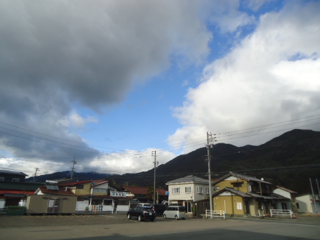 tshinrin's tweet photo. 今日は、晴れたり曇ったり雨が降ったりと、変わりやすい天気でした・・・ https://t.co/Wyb1X1tuPO