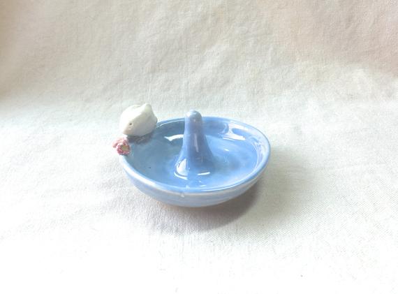 EtsySocial's tweet photo. Little Bunny Ring Dish, https://t.co/xaQYltFaNS via @EtsySocial #EtsySocial https://t.co/cf7R6NziOq
