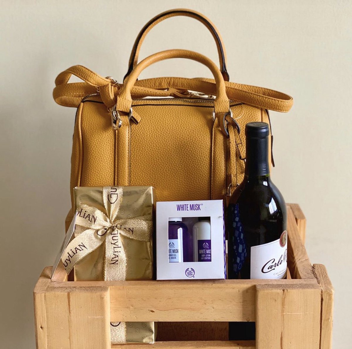 Uzzymami's tweet photo. @nonni293 classic valentine package guys don’t sleep on this please. RT our customer might be on your TL https://t.co/f6d488MQFy