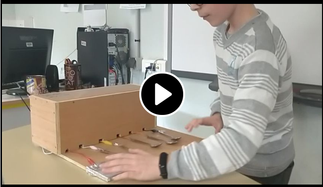 techpilat's tweet photo. Création d'un instrument électronique avec les 5e #video @makeymakey @scratch #technologiecollege 
https://t.co/nYXcEFfjDv https://t.co/LeaorAiY5B
