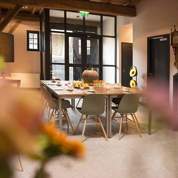 Nieuw op BuitenBusiness: inspirerend vergaderen bij De Heeren van Tuil: bit.ly/3aPa88o De Heren heten jullie van harte welkom! 
#vergaderen #locatie #nieuw #betuwe #buitenbusiness