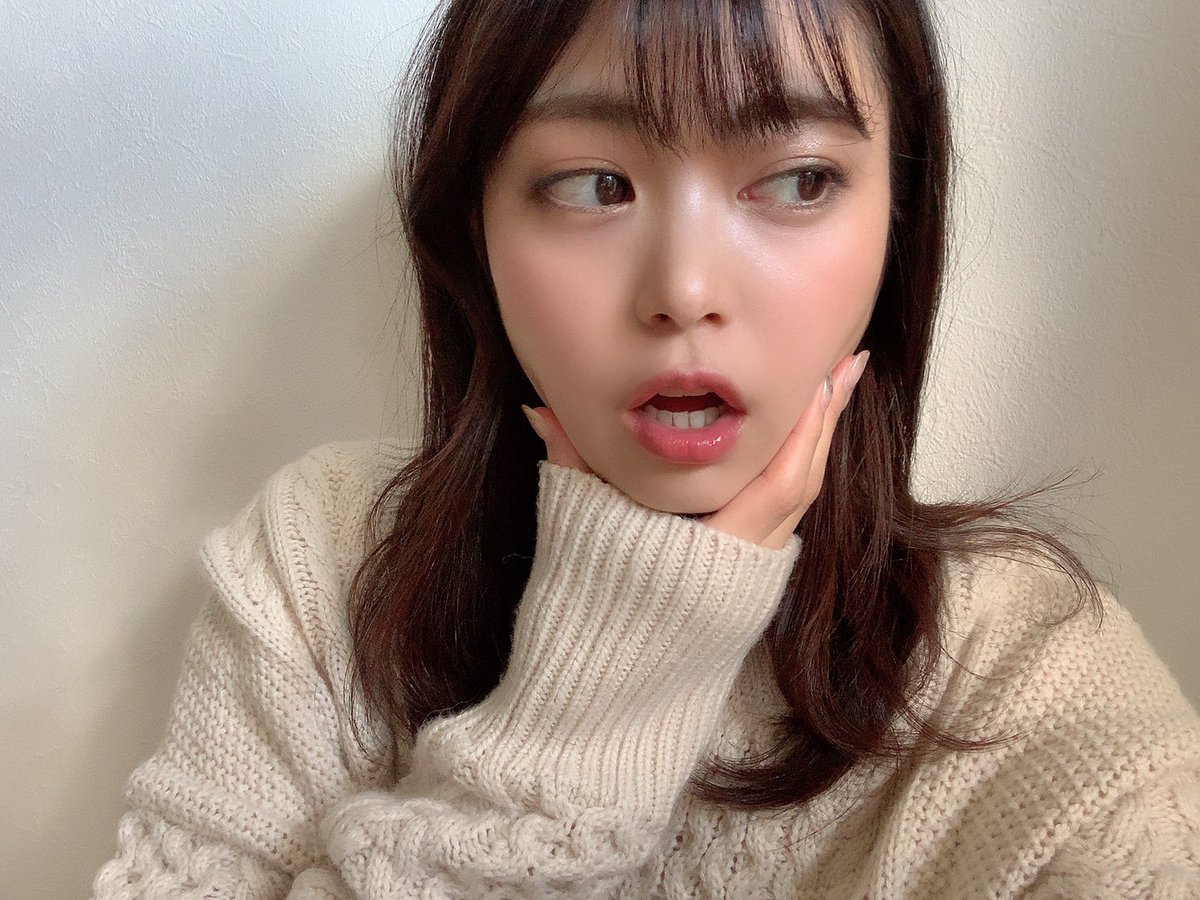 前田亜美 メイク完了 今日のリップはこれです リップオイルは100円 ちゃんと潤ってくれるしぷちぷらさいこー