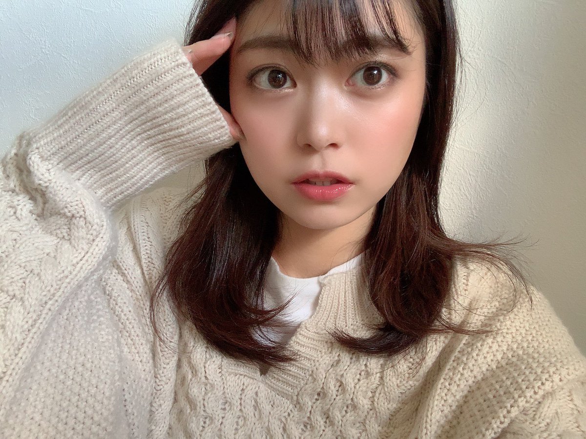 前田亜美 メイク完了 今日のリップはこれです リップオイルは100円 ちゃんと潤ってくれるしぷちぷらさいこー