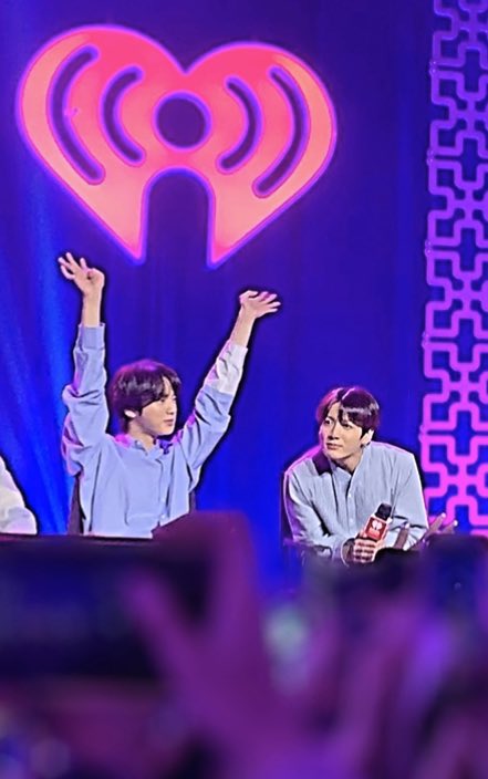 HistoftheBatman's tweet photo. After covering #iHeartBTS last night for @HotTopic, Iโm understanding the excitement for #BTSxCorden ๐๐ผ๐ฅ #BTS @iHeartRadio #BTSxHT https://t.co/oEctgdjAPc