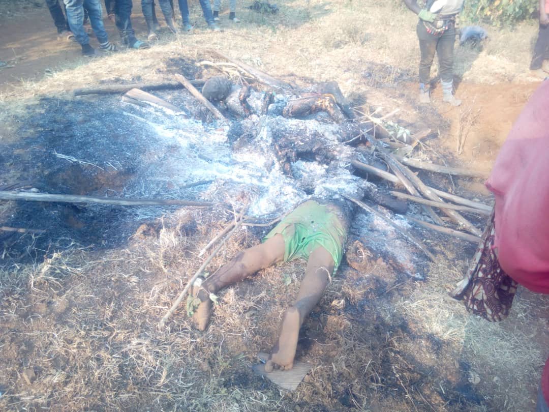 KSNewuh's tweet photo. This is what the so-called 'Special Status' means to English-Speaking #Cameroonians
They died in an unusually (special) horrible manner and they are being buried in mass graves, which also makes them special. @CameroonPm237 
#PoliticalTransition #EndTheViolence #InclusiveDialogue https://t.co/vBTTcxkkdt