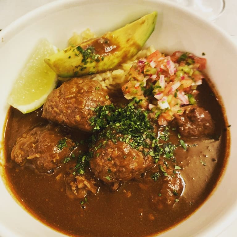 gastrocolegas's tweet photo. Albóndigas de Toro de lidia con mole poblano, arroz Thai y refrescante pico de gallo al cilantro  🤟⚡🔥 @ViridianaRest #gastroblog #gastronomy #foodlovers #foodie https://t.co/iCgVNFQJtP