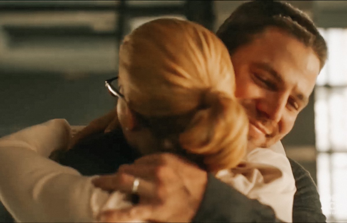 snarky_bee's tweet photo. When they put those rings on their fingers it wasn’t just for life—it was FOREVER. I don’t know it’s hitting me so hard, but seeing them wearing their wedding rings in the afterlife is just one of the softest, purest, most beautiful things I’ve ever seen. #OlicityForever https://t.co/bq69VZsKld