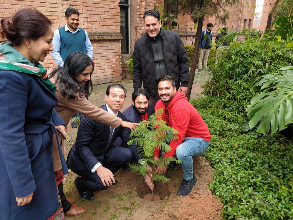 IsbUnited's tweet photo. Tree plantation 🌲 aiming #OneRunOneTree cause.
Green Pakistan, Better Pakistan 🤗
#RangJeetKaLaalHai #UnitedWeWin https://t.co/0TF5KedX4h