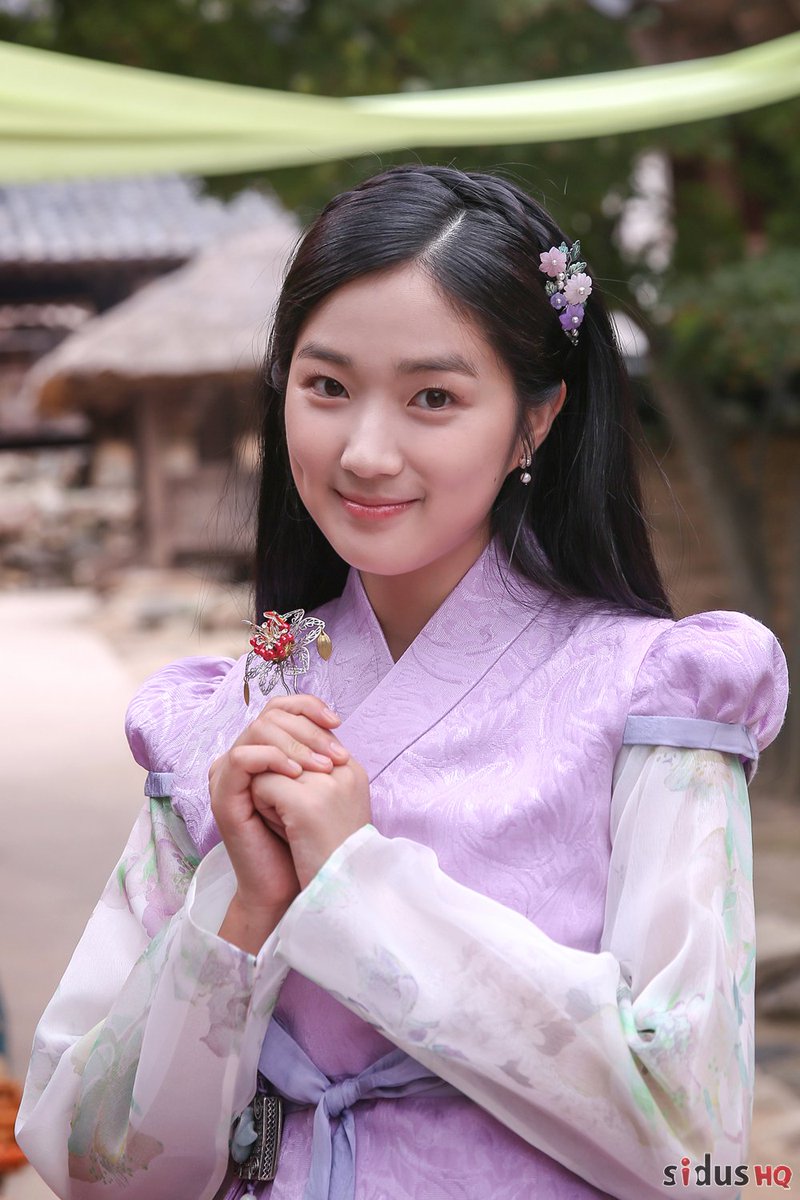 sweethyeyoon's tweet photo. 혜유니 사극 (또...) 하자 제발.. 능소화 참 좋았는데 https://t.co/uDkt4K5YhW