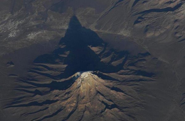 DeepSageApp's tweet photo. El Nevado del Tolima visto por el astronauta de la Nasa; Douglas Wheelock 

Agradecimientos a @MonedasColombia https://t.co/loI23yIido