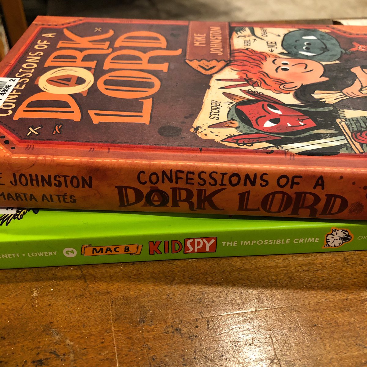heyemilywayne's tweet photo. ...and two more I grabbed today before I gave up and went home early #libraryloot #libraryhaul #librarystack #librarylove #kidlit #kidlitlove #booklove #booknerd #bookaddict #ihaveabookproblem #allllthebooks https://t.co/FDMOuDDFLw