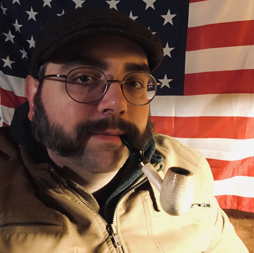 the_badgerpiper's tweet photo. Happy Cob Tuesday! Currently smoking C&D’s Morley’s Best in my Emerald cob. #pipesmoking #CobTuesday #cobnation https://t.co/TABek2GHuC