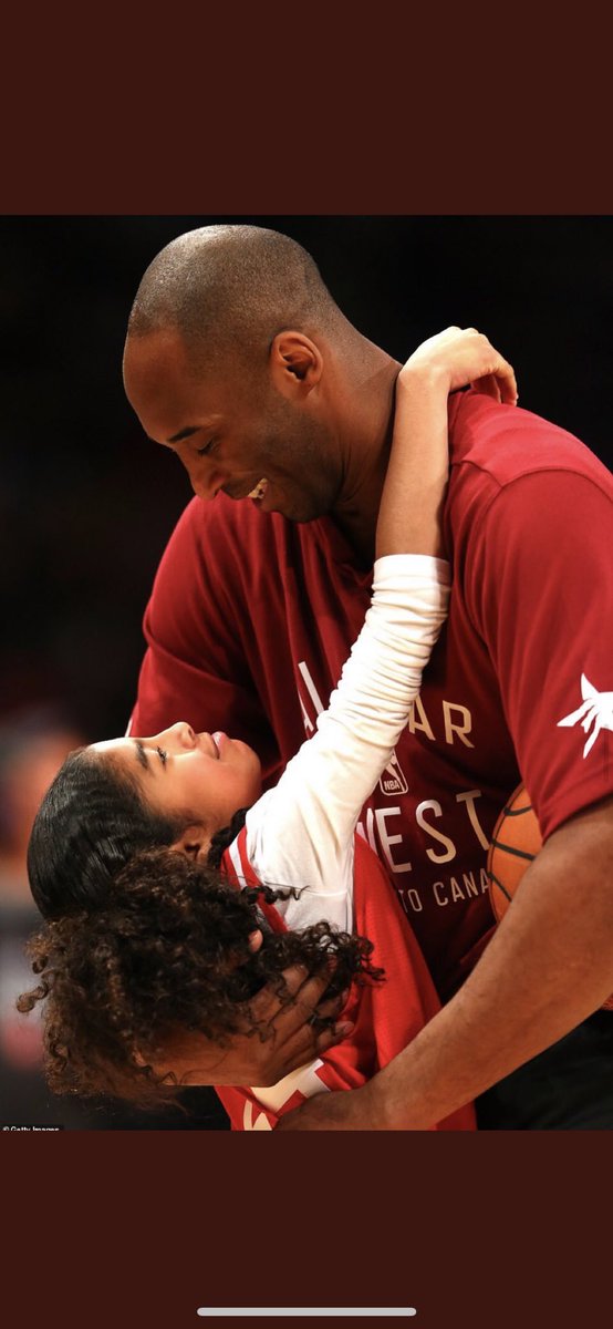 juls1epops1's tweet photo. Heartbreaking 💔🙏⭐️ #KobeRIP #KobeBraynt #KobeBryantTribute https://t.co/bTrR3xEfsU