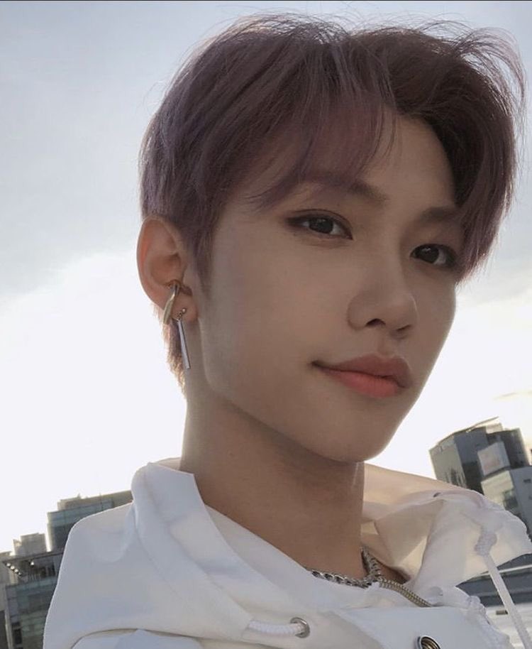 _boygroupzone's tweet photo. felix • stray kids https://t.co/Uv0AfnONK1