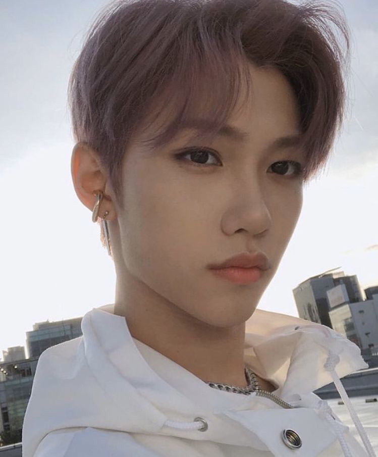 _boygroupzone's tweet photo. felix • stray kids https://t.co/Uv0AfnONK1