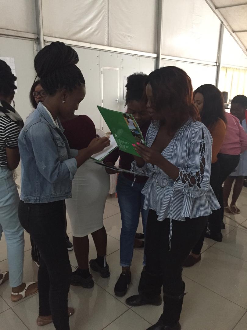 Pri1Gondwe's tweet photo. youth engage workshop workshop in progress, youths at the heart of Oxfam work
@OxfamMalawi @Oxfam 
@OxfamSA 
@oxfamgb 
@OxfamSAF
#DigitalActivism 
#OxfamYouth 
#YouthActiveCitizensjip i https://t.co/X3S2IYfZfy