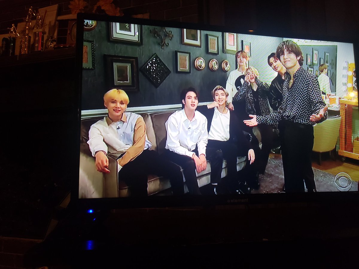 Believeinhope19's tweet photo. Omgosh Right NOW! HELP! I LOVE YOU @BTS_TWT #BTSxJamesCorden #DoYourThangBTS #RM #JIN #SUGA #JHOPE #JIMIN #V #JUNGKOOK #BTSARMY #BTS #BLACKSWAN #7SWANS https://t.co/bbNvTF449T