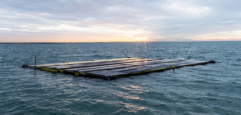 SolarStorageMag's tweet photo. Solar Magazine - Oceans of Energy verdubbelt aantal zonnepanelen van drijvend zonnepark op Noordzee https://t.co/mwPk9e7eHs #zonopzee https://t.co/PCd7NiEu7Y