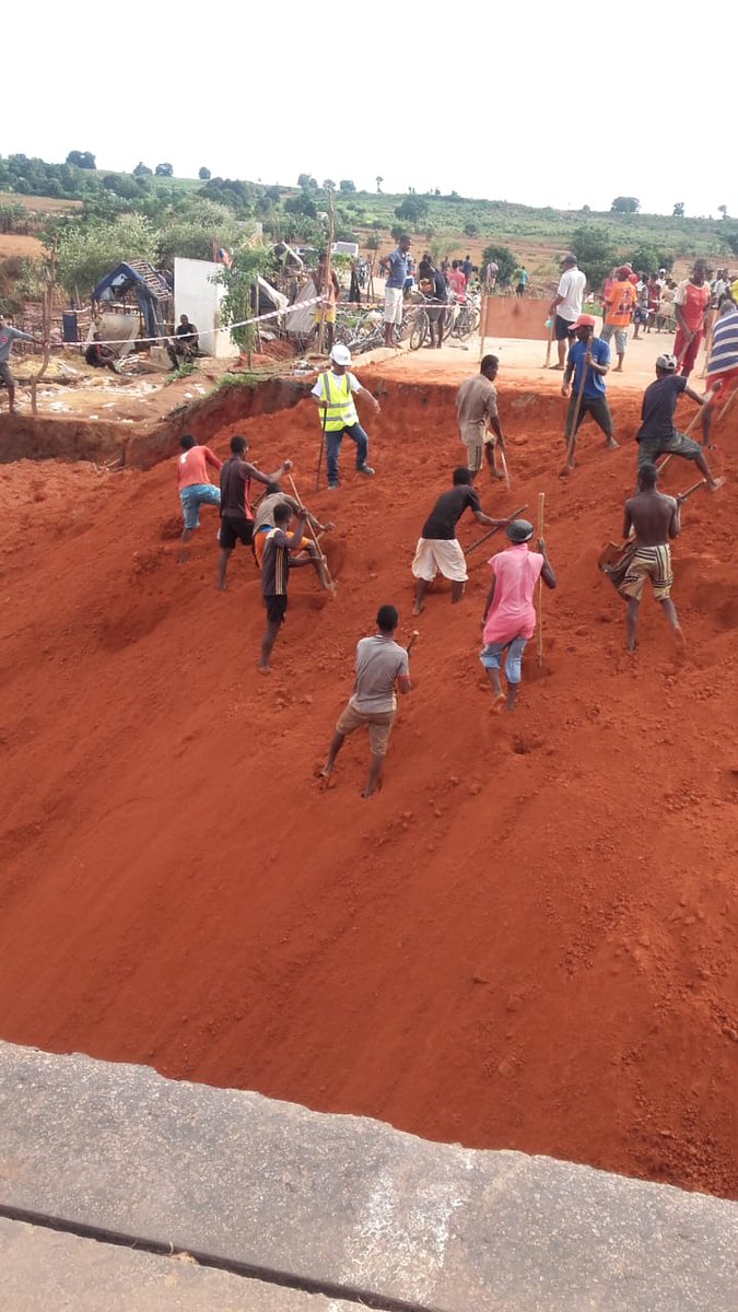 HRahaingo's tweet photo. #MAHTP #RN6 - La réparation du pont #Mahajamba au PK30+90 sur la RN6 a débuté dans l'après midi du mardi 28 janvier 2020. Le rétablissement de la circulation devra se faire dans les 72 h au plus tard. https://t.co/d3XuIpnHTG