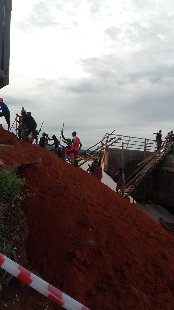 HRahaingo's tweet photo. #MAHTP #RN6 - La réparation du pont #Mahajamba au PK30+90 sur la RN6 a débuté dans l'après midi du mardi 28 janvier 2020. Le rétablissement de la circulation devra se faire dans les 72 h au plus tard. https://t.co/d3XuIpnHTG