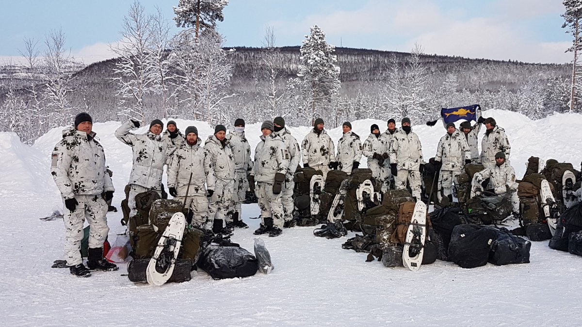 COM_SeeBtl's tweet photo. Seesoldaten beim Joint Arctic Training nördlich des Polarkreises in #Norwegen. #StrongerTogether mit unseren Kameraden vom @korpsmariniers . Icebreaking Drill - 0°C Wassertemperatur kann auch warm sein!
#ATG20 #Seebataillon
@chiefdeunavy @Flot1DeuNavy @deutschemarine @marinespox https://t.co/yoM0kl2ZxL