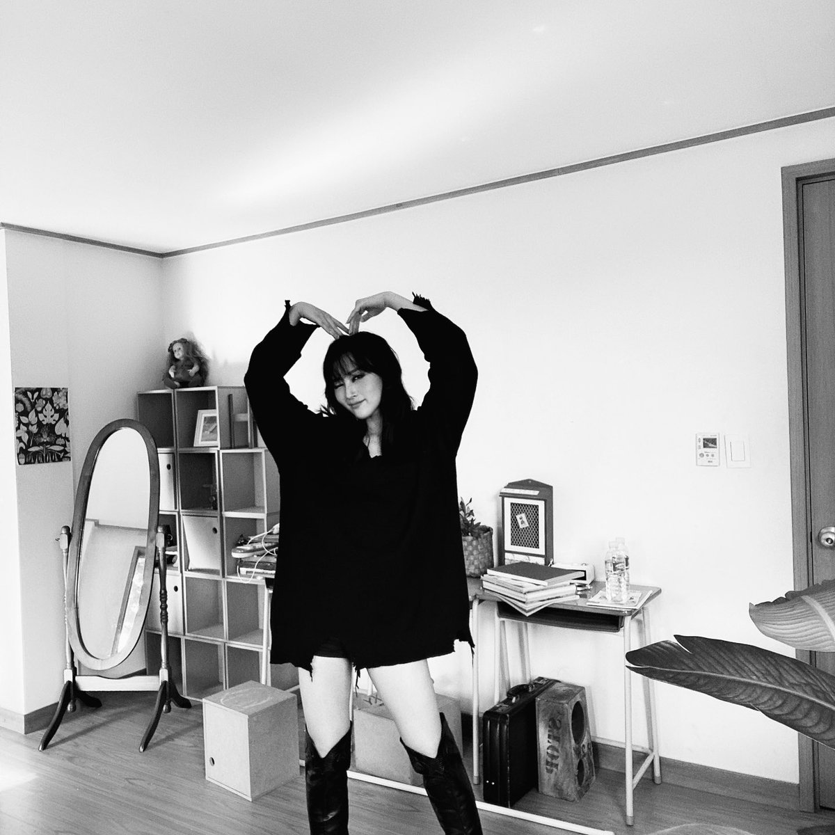 [#시연] 드디어 제 첫 솔로 싱글 Paradise가 발매됐네요ㅠㅠ 여럿이 밤새 가면서 열심히 낸 결과물이라 더 사랑스러운 파라다이스... 많은 사랑 부탁드려요❣️ 노래 너무 좋지 않나요?
#드림캐쳐 #Dreamcatcher