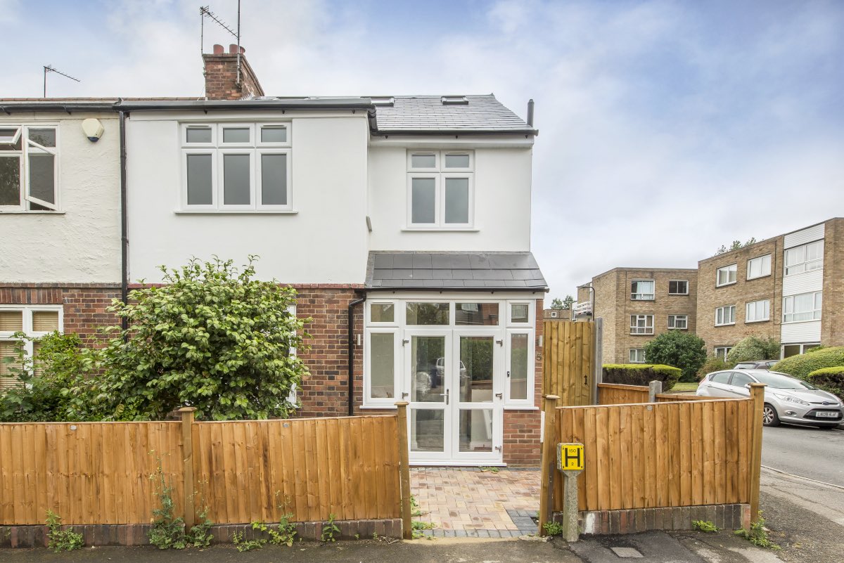 Hamptons_Ealing's tweet photo. AVAILABLE! Four double bedroom, fully refurbished family house with a private garden and garage located in Pitshanger Village. If you are interested in viewing get in touch! 02085679647 #ealinglettings #hamptons #tolet #longlet https://t.co/XoUjksHTJO