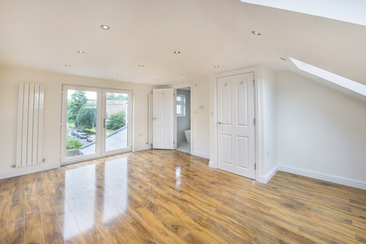 Hamptons_Ealing's tweet photo. AVAILABLE! Four double bedroom, fully refurbished family house with a private garden and garage located in Pitshanger Village. If you are interested in viewing get in touch! 02085679647 #ealinglettings #hamptons #tolet #longlet https://t.co/XoUjksHTJO