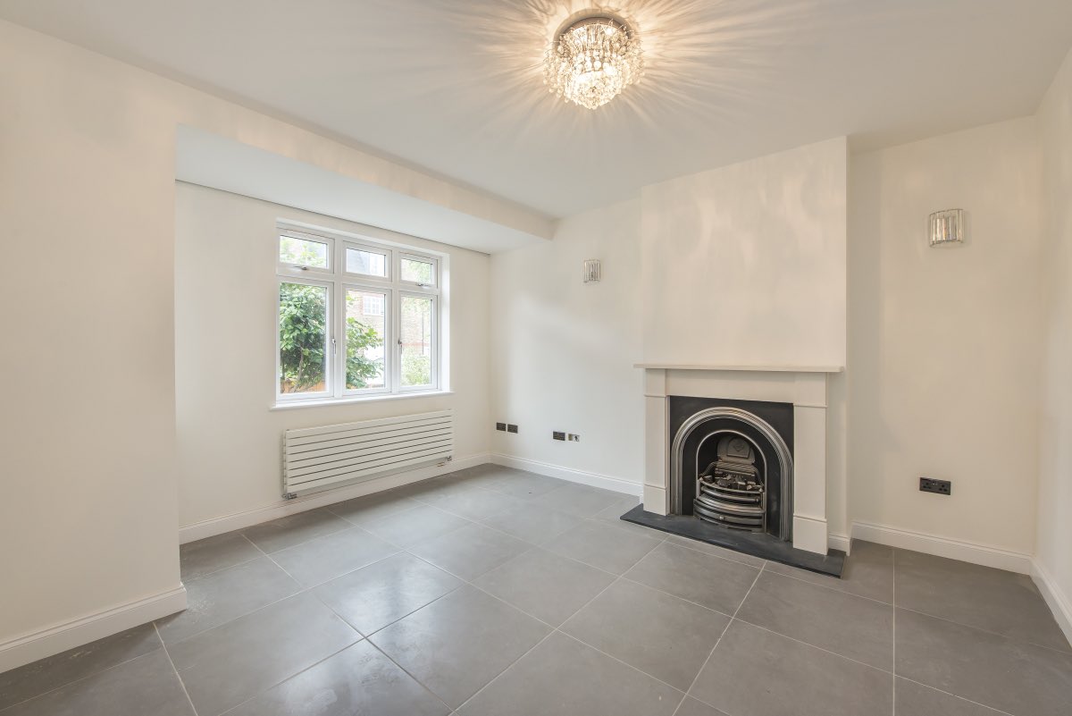 Hamptons_Ealing's tweet photo. AVAILABLE! Four double bedroom, fully refurbished family house with a private garden and garage located in Pitshanger Village. If you are interested in viewing get in touch! 02085679647 #ealinglettings #hamptons #tolet #longlet https://t.co/XoUjksHTJO