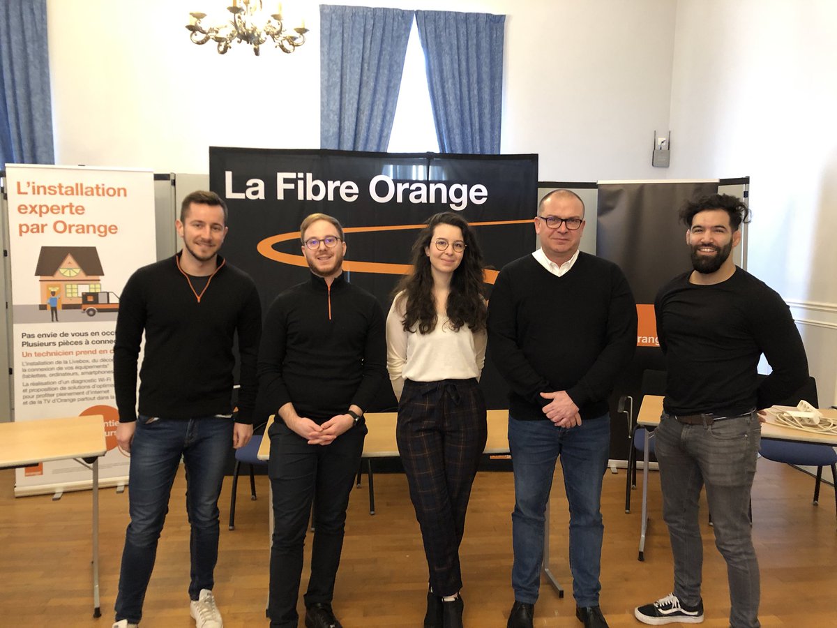 EmmanuelLagler's tweet photo. Nous sommes prêts 👌
L’équipe @OrangeGrandEst est à votre disposition pour répondre à vos questions sur la #fibre avec des ateliers animés par nos experts
:#WiFi ,débits,raccordement,prix,multi-écrans, #maisonconnectée ....
Mairie de #SainteMenehould de 10h à 18h. https://t.co/DOqhp62K6J