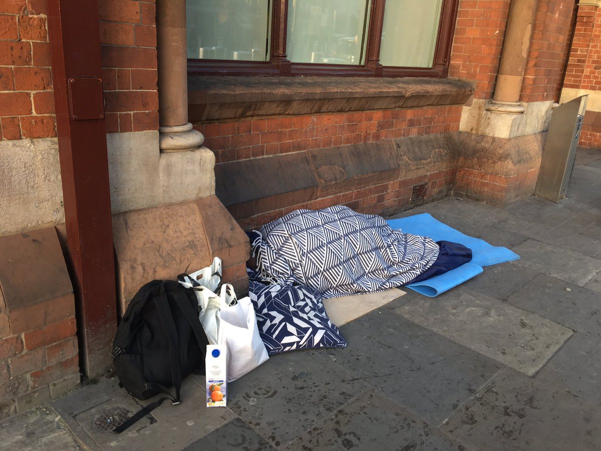 fhussain73's tweet image. On my way to Euston station &amp;amp; it’s a chilly morning. Walked past 3 human beings who are asleep on the ground in the cold.They look like bundles of clothes only. We all walk past rushing in our busy lives.This is London,one of the most iconic cities in the world #stophomelessness